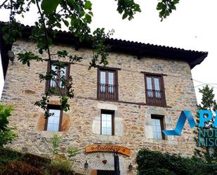 Vista exterior de Casa o xalet en venda en Camaleño amb Calefacció, Jardí privat i Terrassa