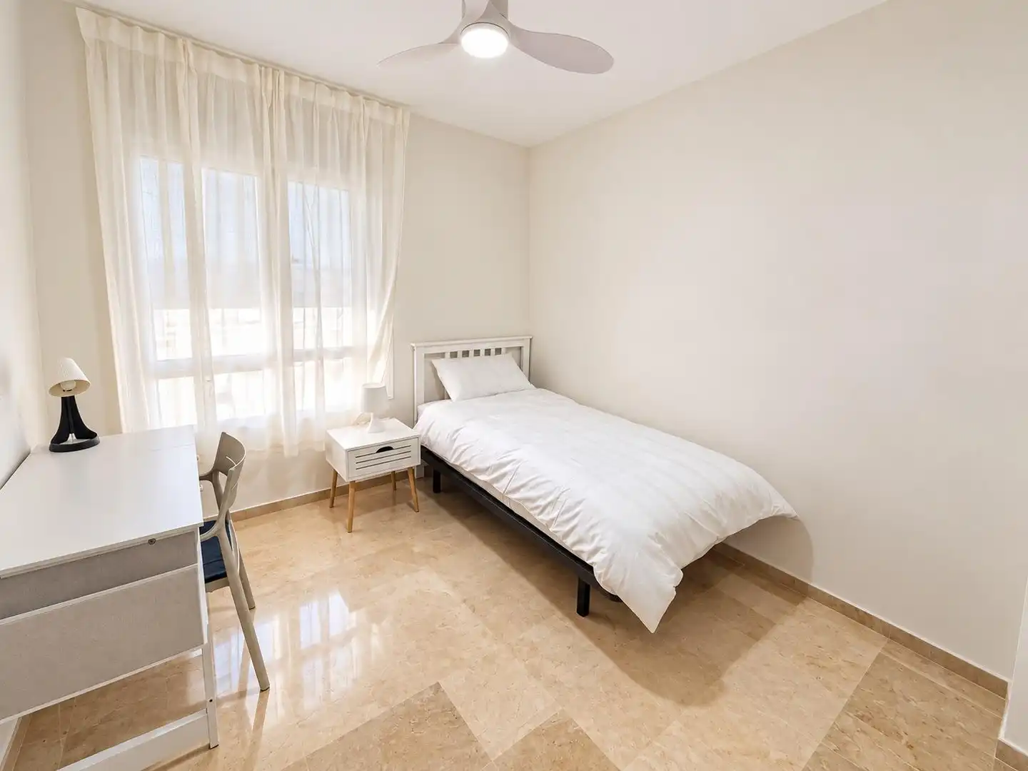 Habitación de Piso de alquiler en Málaga con Terraza, Amueblado y Piscina comunitaria