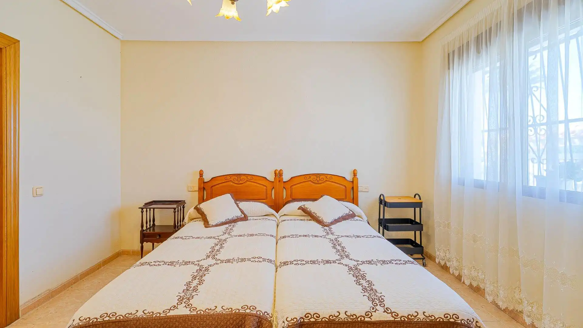 Habitación de Casa adosada en venta en Torrevieja con Jardín privado, Trastero y Piscina