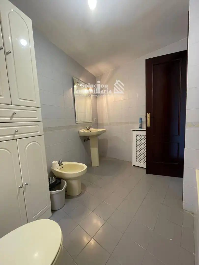 Baño de Piso en venta en Salamanca con Calefacción, Terraza y Trastero