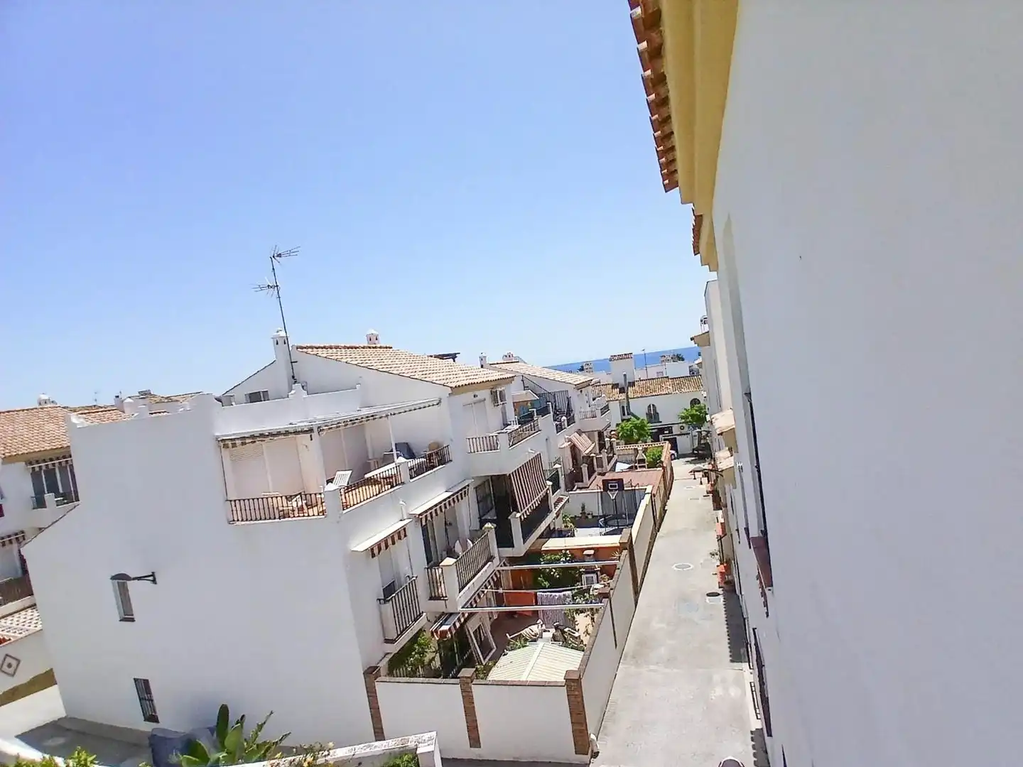 Außenansicht von Maisonette zum Verkauf in Estepona mit Klimaanlage, Terrasse und Möbliert