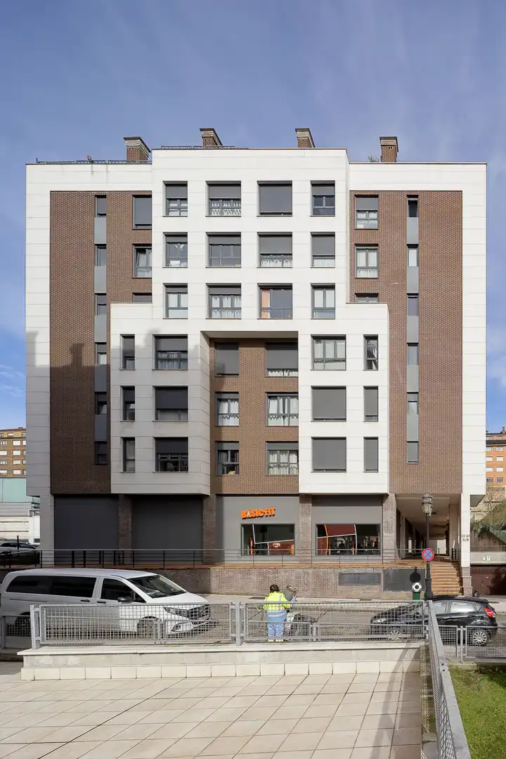 Vista exterior de Ático en venta en Oviedo  con Calefacción, Terraza y Trastero