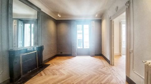 Photo 2 of Flat for rent in Calle del Almirante, Justicia - Chueca, Madrid Capital