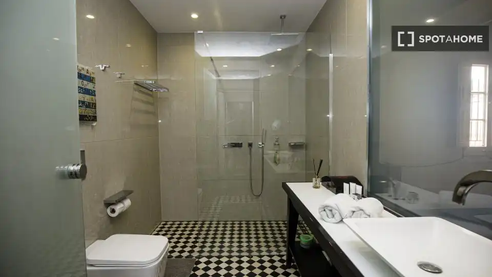 Flat with terrace to rent in Ciutat Vella, imagen 2