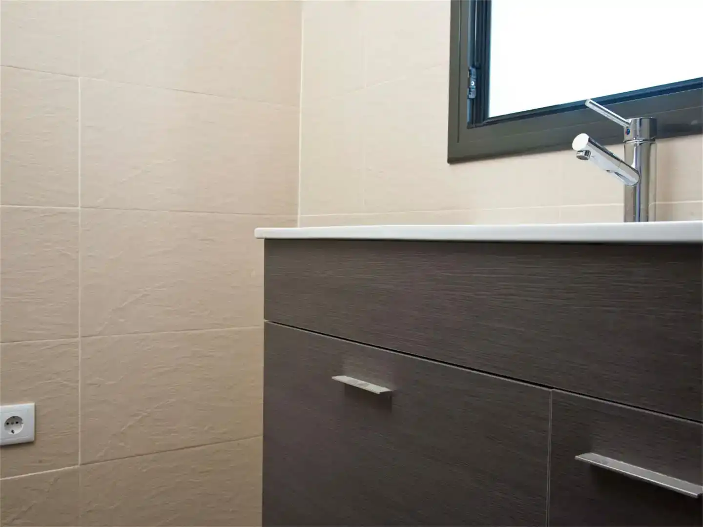 Badezimmer von Country house zum Verkauf in Artés mit Klimaanlage, Parkett und Möbliert