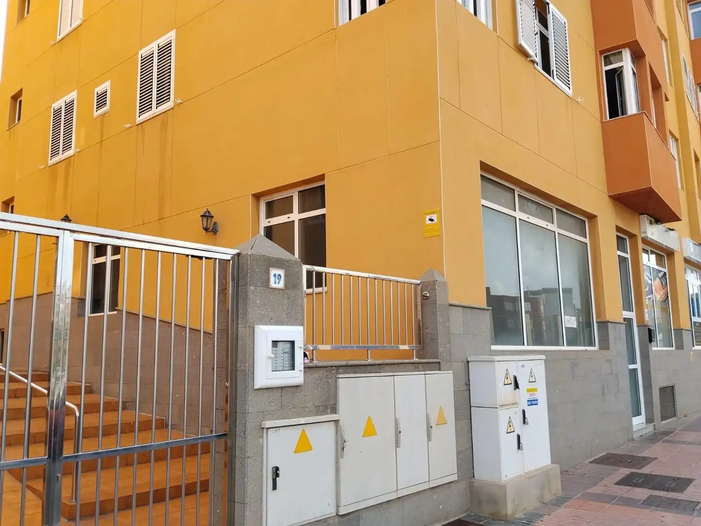 Vista exterior de Local en venta en Telde