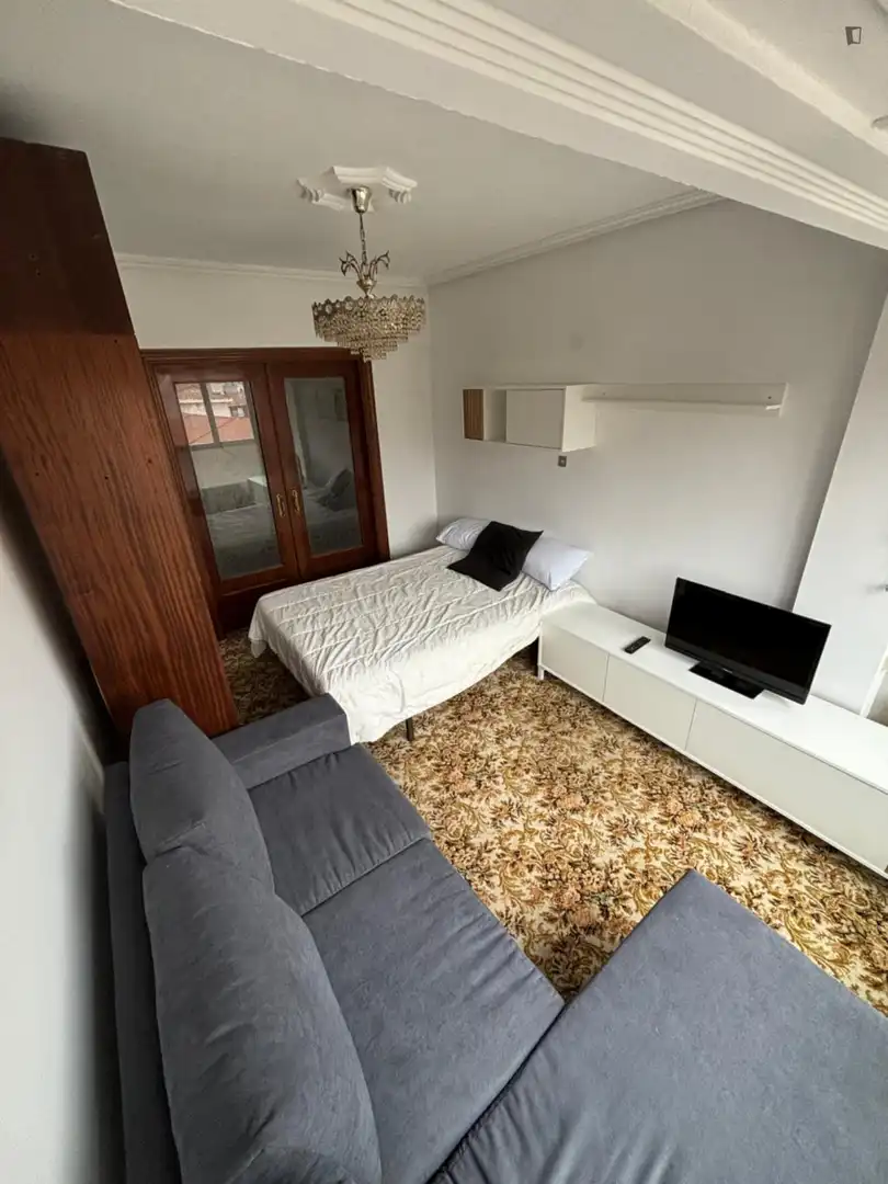 Dormitori de Apartament per a compartir en Barakaldo  amb Moblat, Forn i Rentadora