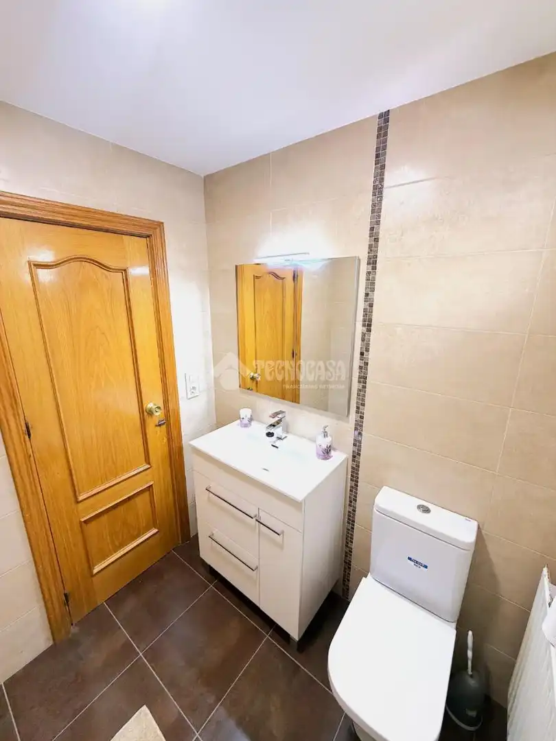 Bathroom of Flat for rent in Cuenca  with Heating, Private garden and Terrace