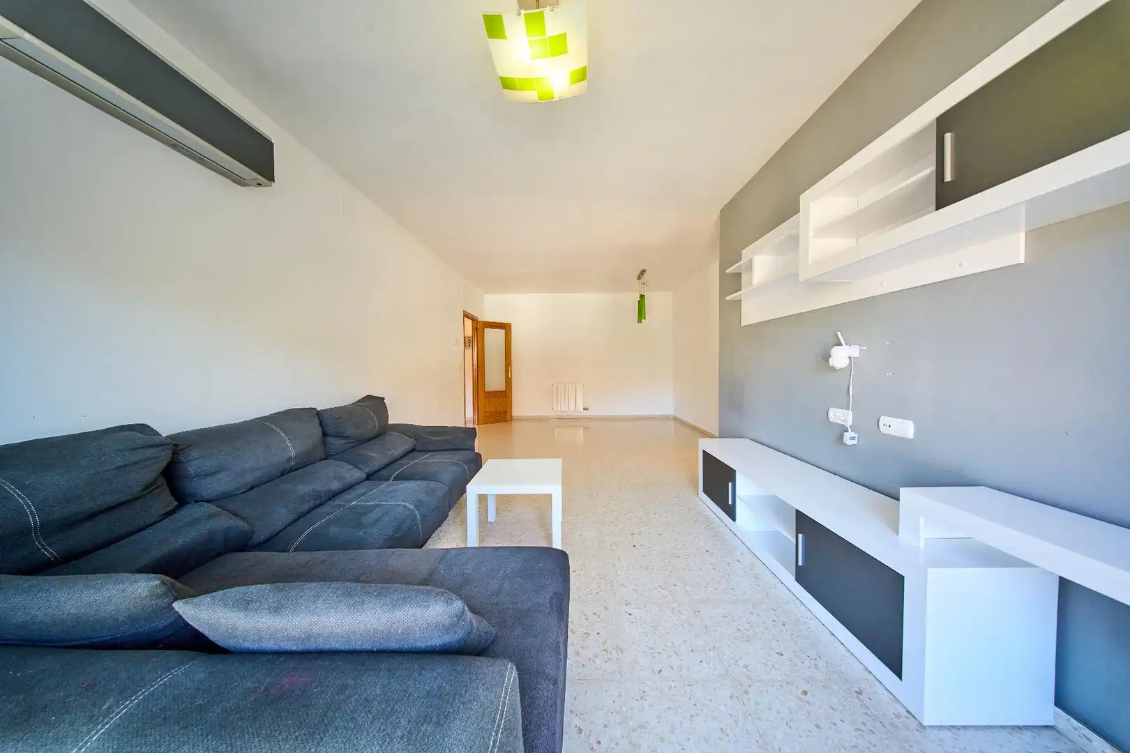 Sala de estar de Piso en venta en Granada con Aire acondicionado, Calefacción y Trastero