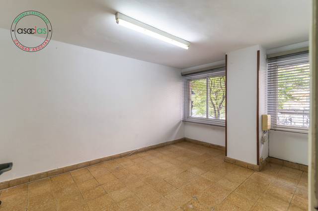 Local comercial en Venta en Gijón - Calle Emilio Tuya, 47 en La Arena
