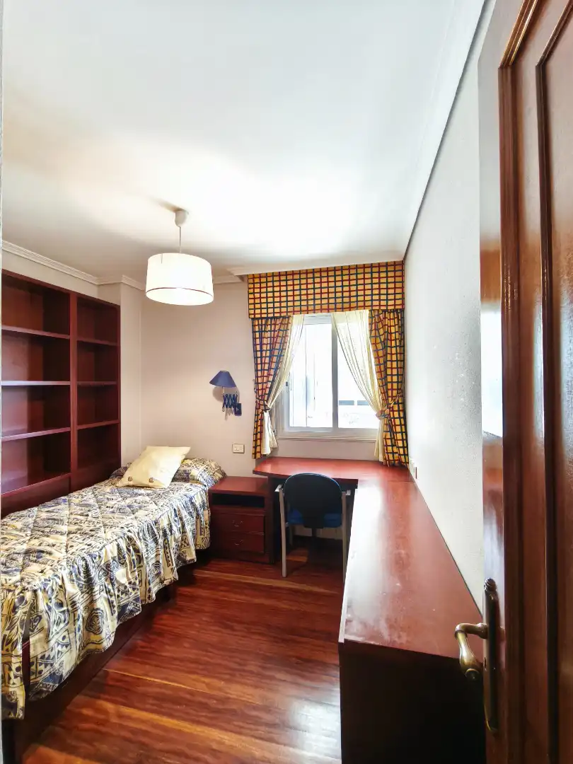 Bedroom of Flat for rent in Santiago de Compostela   with Heating and Furnished