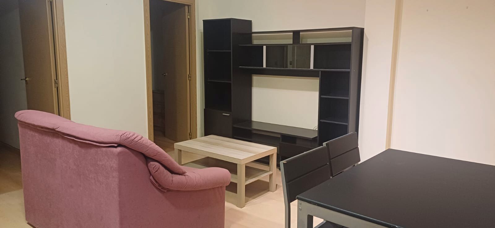Sala de estar de Piso de alquiler en  Zaragoza Capital con Calefacción, Parquet y Amueblado