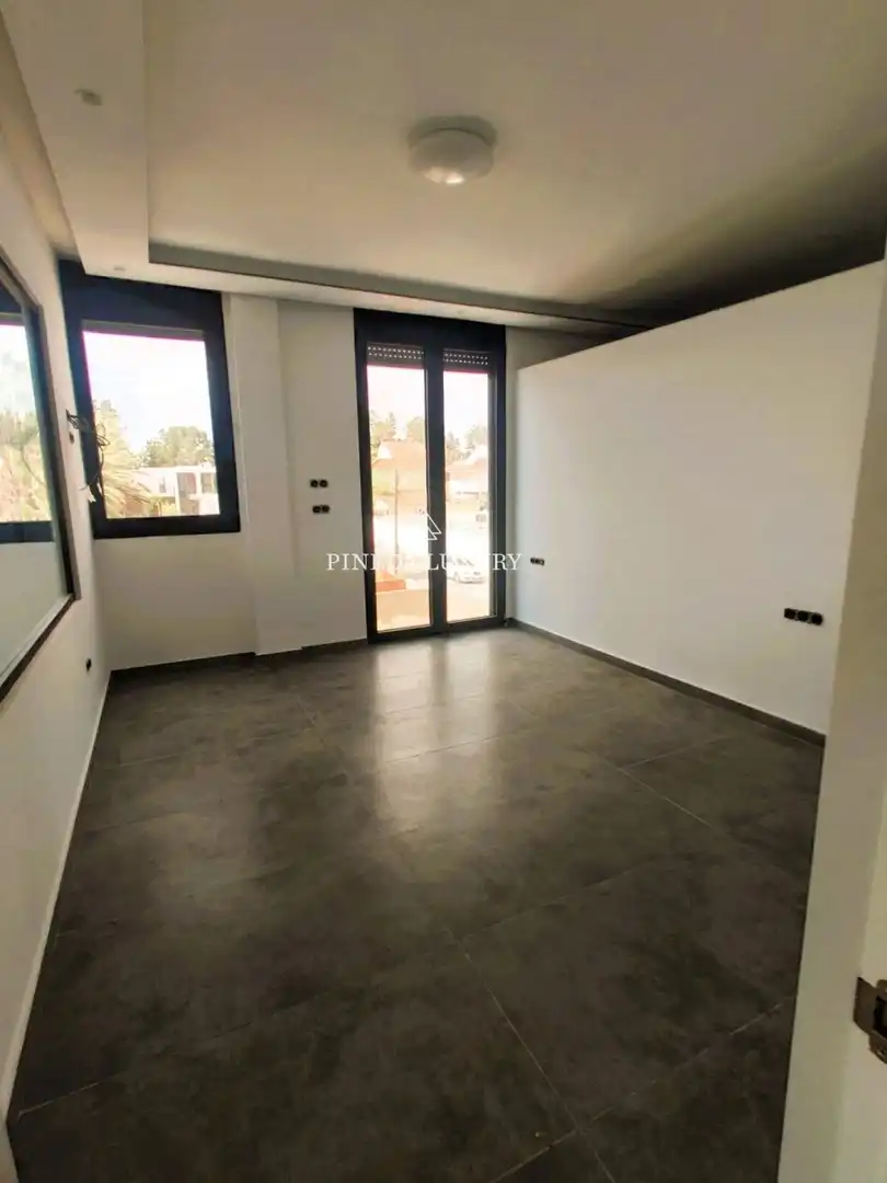 Houses for sale in Calle Sagunto, Corinto - Almarda