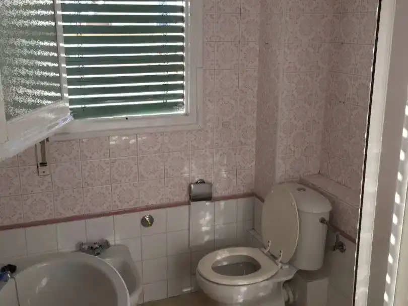 Badezimmer von Wohnung zur Miete in Nervión