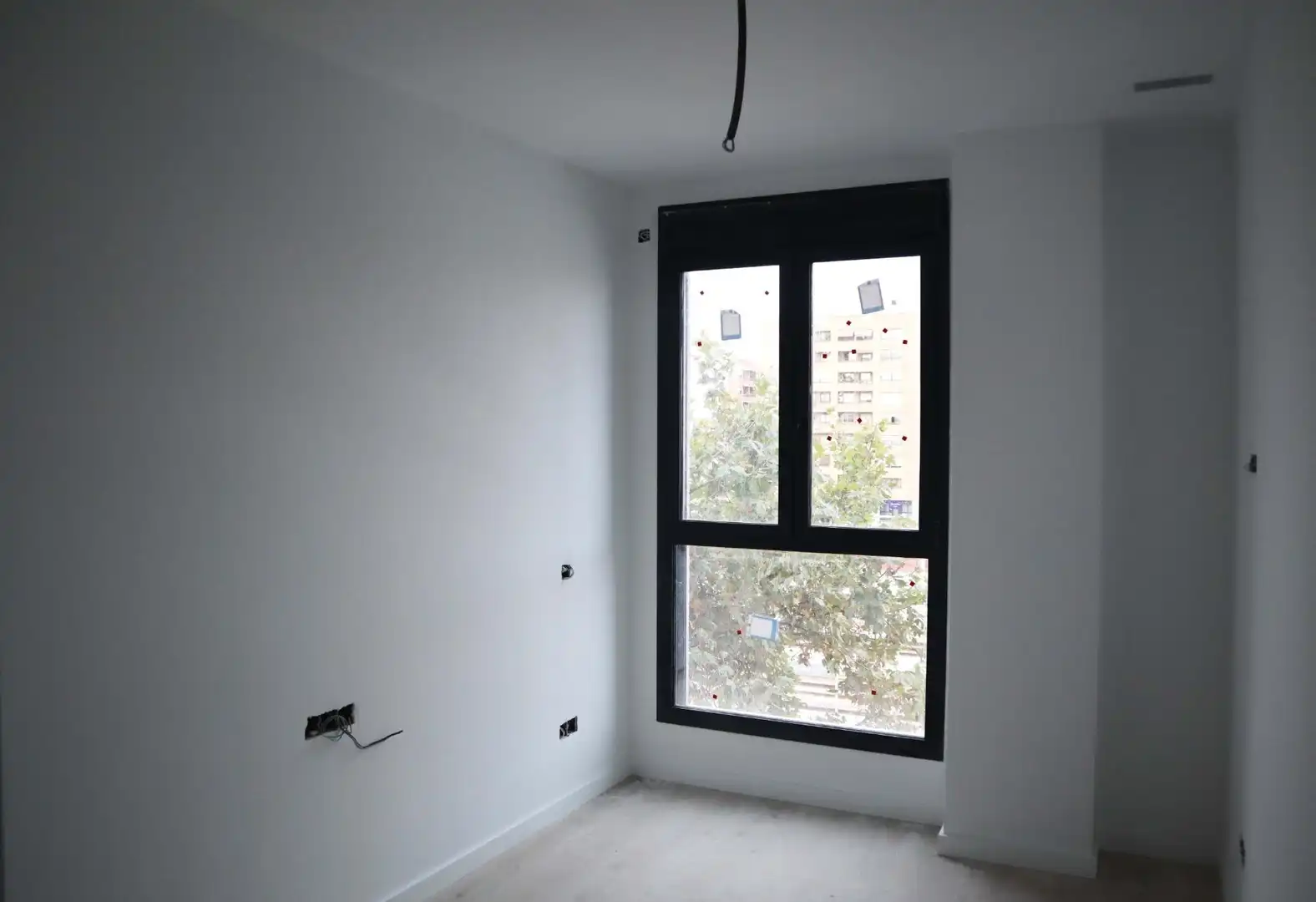 Schlafzimmer von Wohnungen zur Miete in Valencia mit Klimaanlage, Abstellraum und Balkon