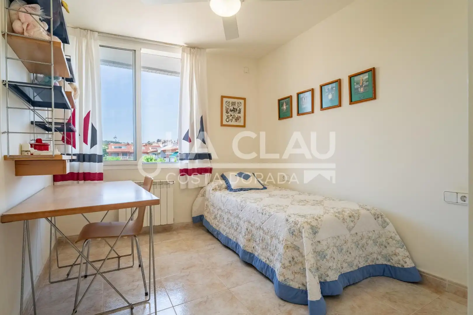 Habitación de Casa adosada en venta en Altafulla con Calefacción y Jardín privado