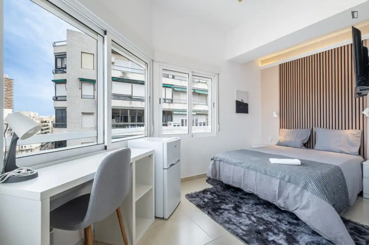 Dormitori de Apartament per a compartir en Benalúa - Babel