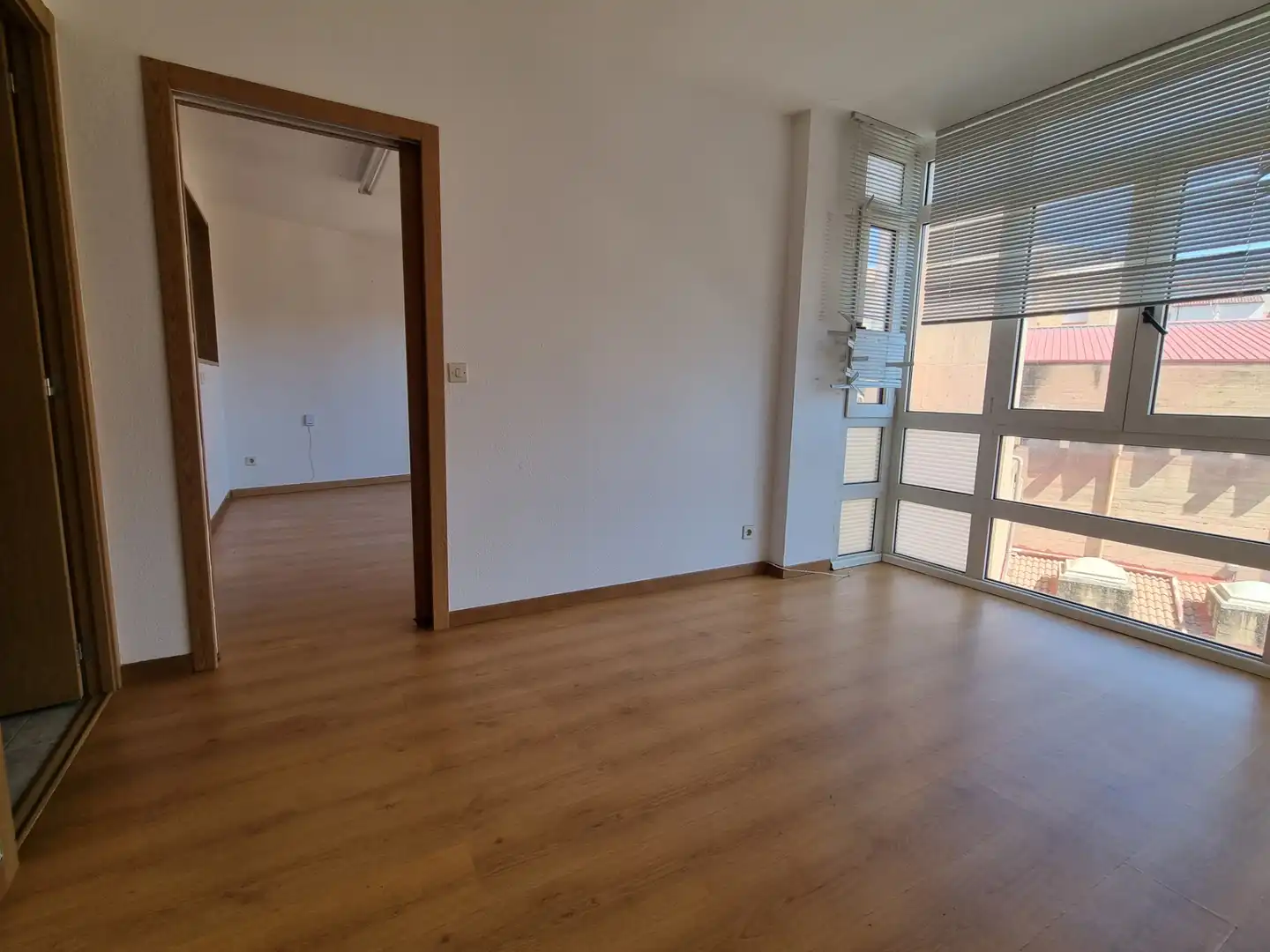 Büro zur Miete in Soria Capital  mit Heizung und Balkon