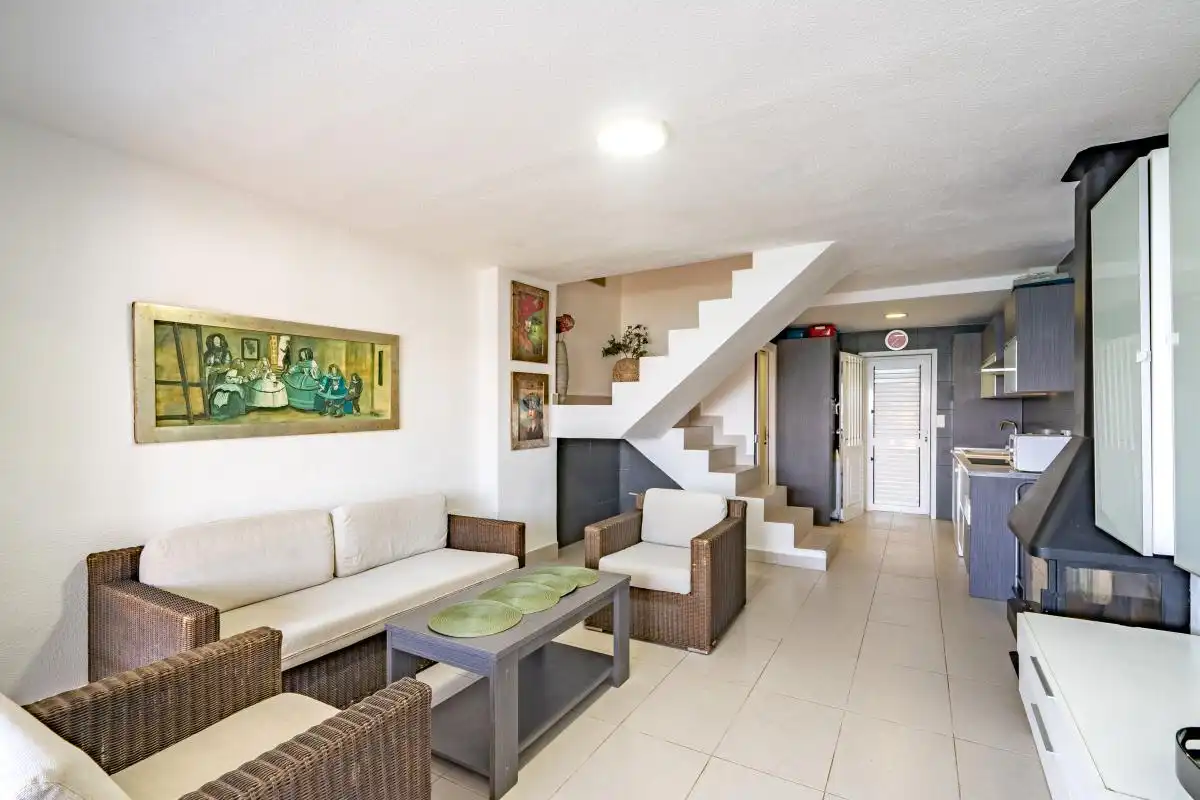 Sala de estar de Casa adosada en venta en Orihuela con Calefacción, Jardín privado y Piscina