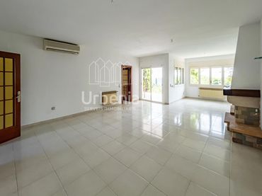 Maison avec piscine à vendre à Nucli Urbà