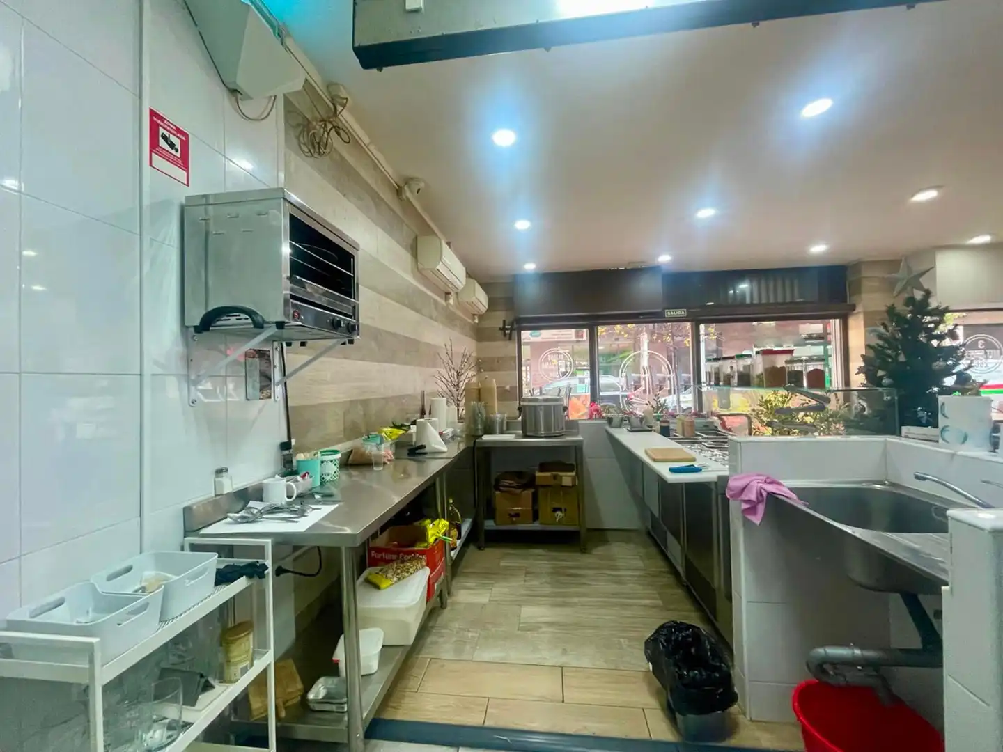 Cocina de Local en traspaso en Cornellà de Llobregat con Aire acondicionado, Amueblado y Internet