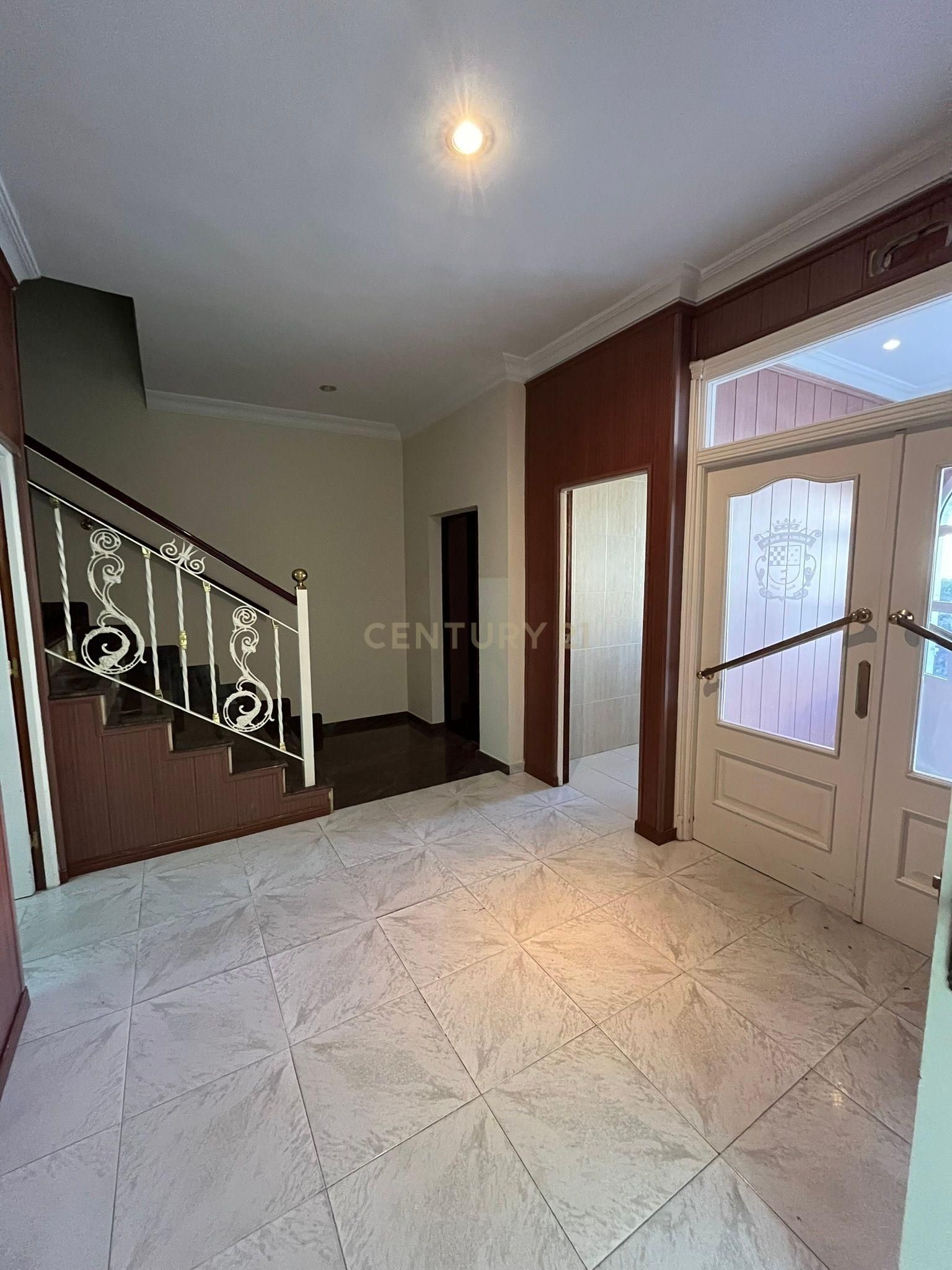 Premises for sale in Zafra  with Air Conditioner and Alarm