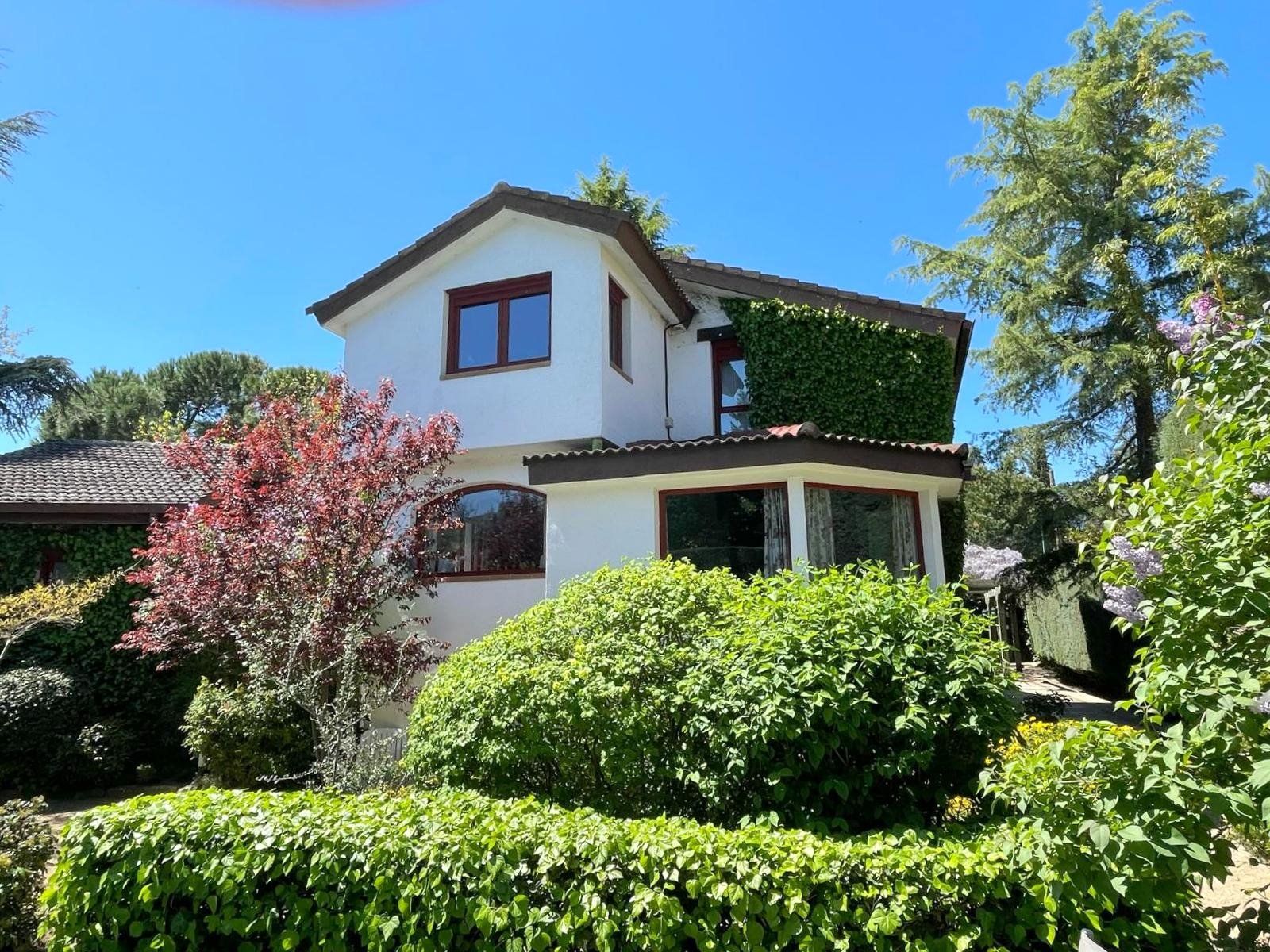 Exterior view of House or chalet for sale in Torrelodones  with Heating, Parquet flooring and Swimming Pool