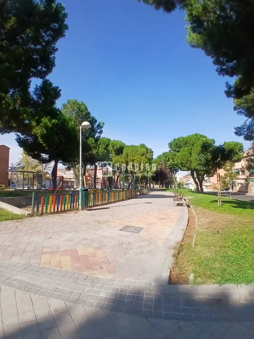 Vista exterior de Pis en venda en Madrid amb Calefacció, Jardí privat i Terrassa