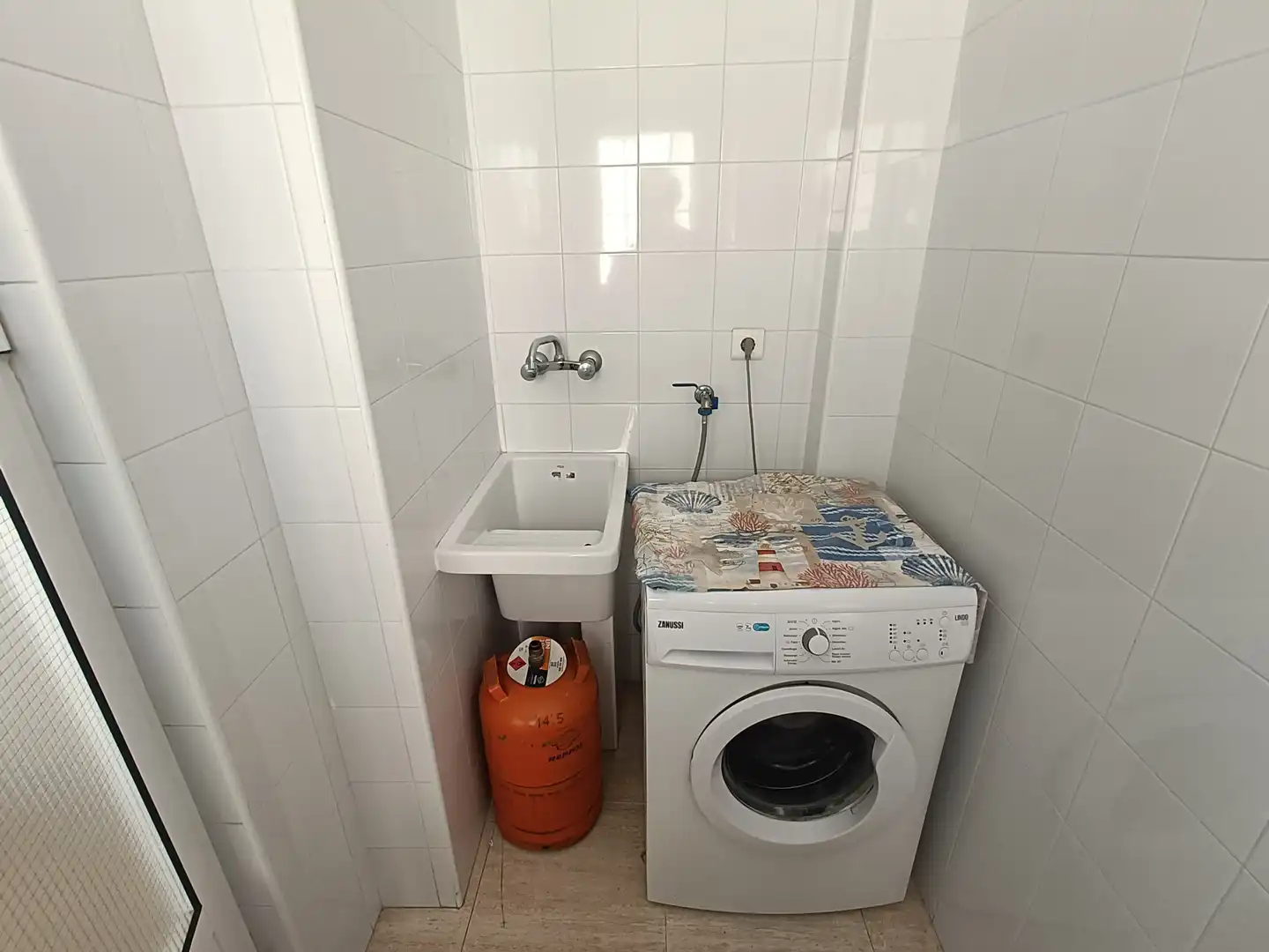 Bany de Pis en venda en Isla Cristina amb Terrassa, Rentadora i Balcó