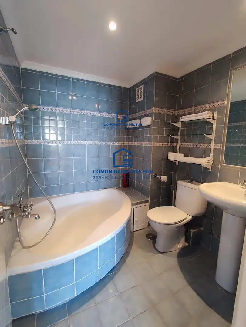 Bathroom of Flat for rent in Cádiz  with Furnished