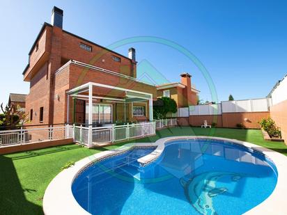 Swimming pool of House or chalet for sale in Viladecans