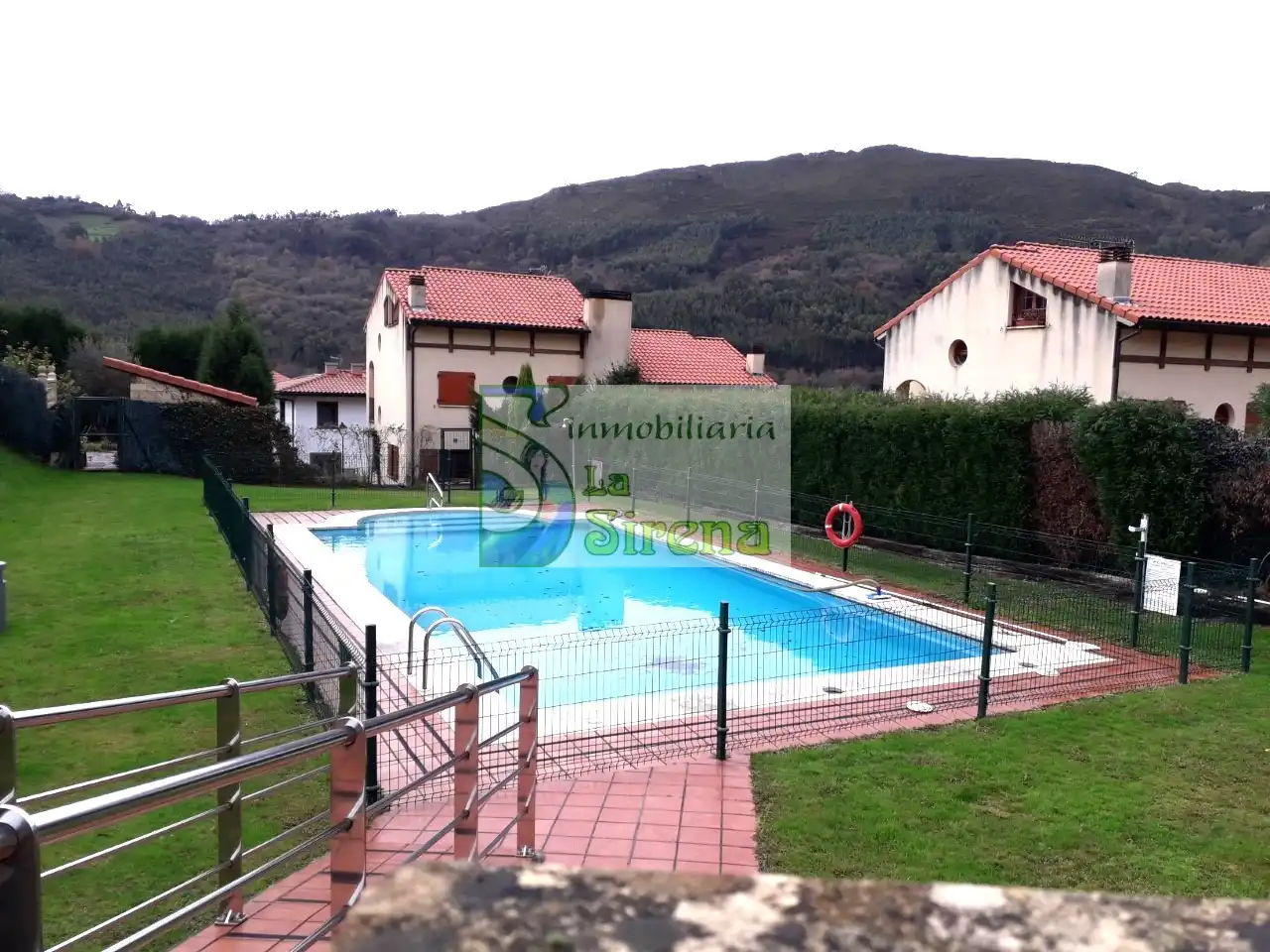 Piscina de Casa o chalet en venta en Castro-Urdiales con Jardín privado, Terraza y Trastero