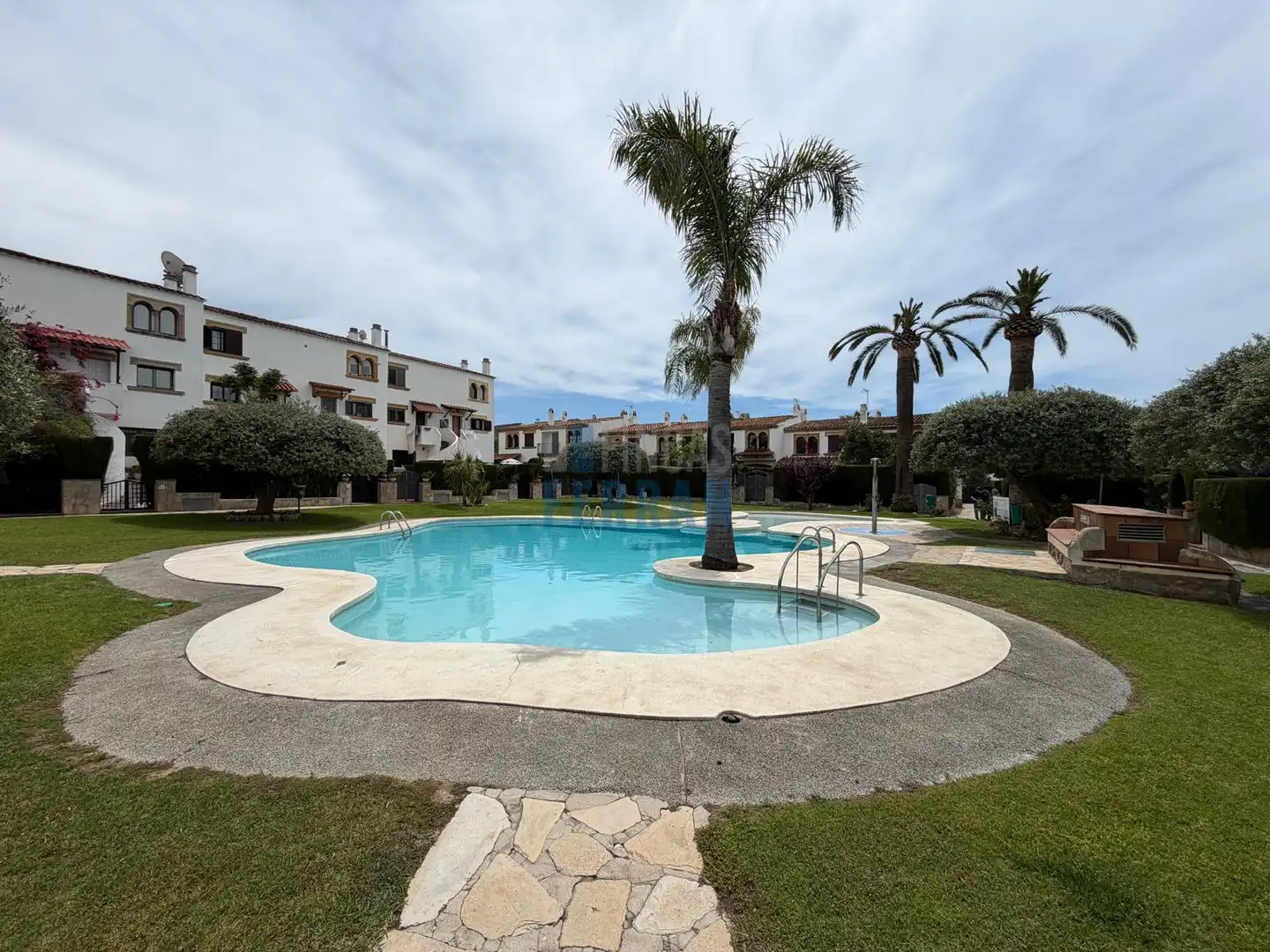 Piscina de Casa adosada en venta en Cambrils con Terraza, Trastero y Alarma