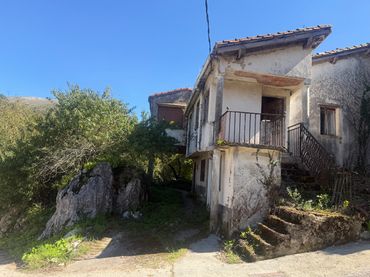 Casa aparellada en venda a Busta-Entrelasm 2