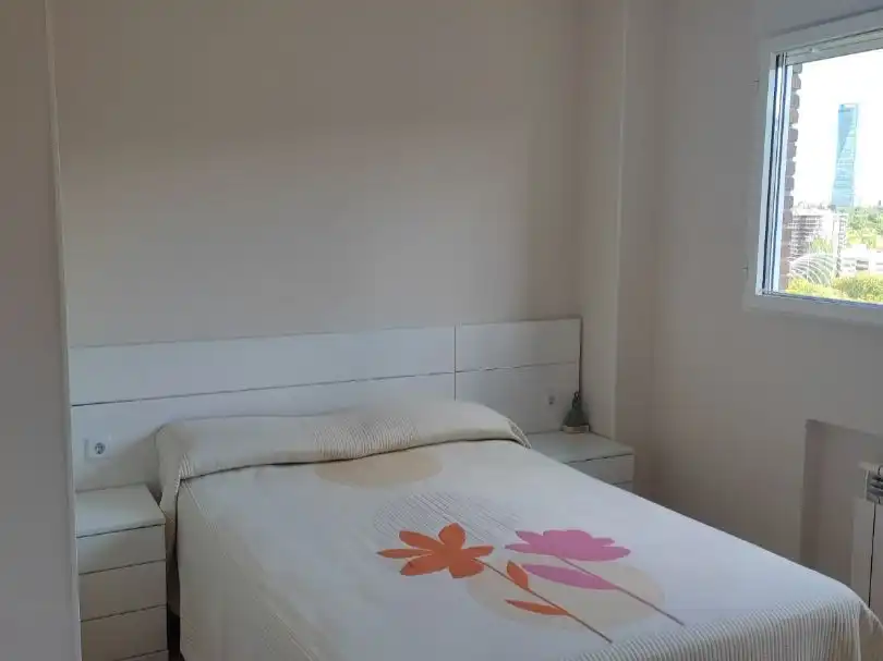 Bedroom of Flat for rent in Fuencarral - El Pardo