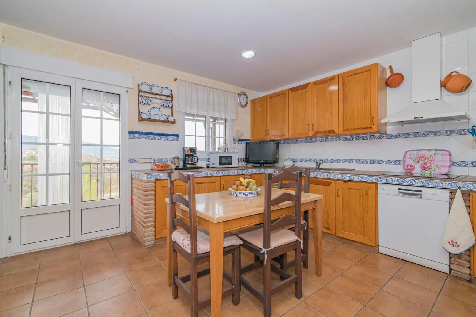 Cuina de Casa o xalet en venda en La Zubia amb Calefacció, Jardí privat i Terrassa