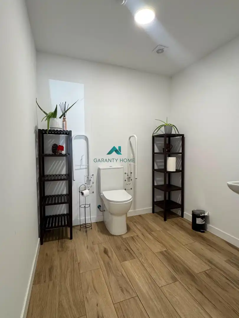 Badezimmer von Geschaftsraum zur Miete in Alcorcón mit Klimaanlage und Möbliert