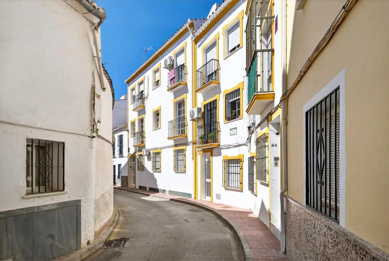 Exterior view of Flat for sale in Coín  with Air Conditioner and Balcony