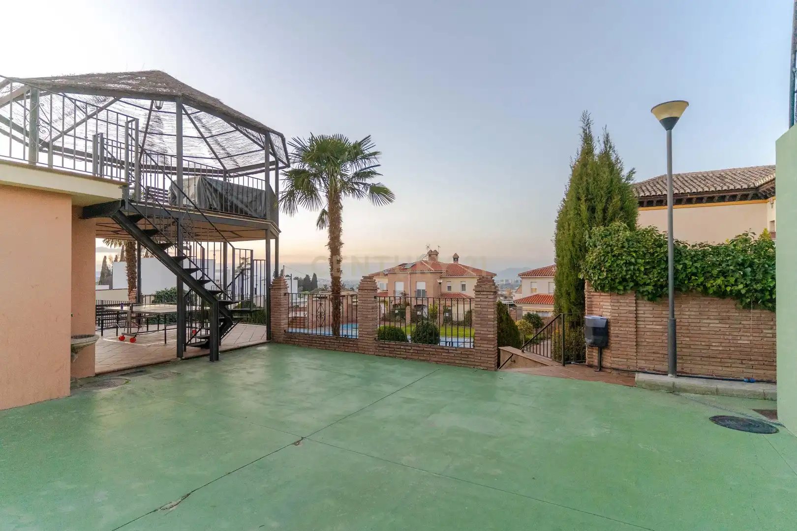 Terrassa de Casa adosada en venda en La Zubia amb Aire condicionat, Jardí privat i Traster