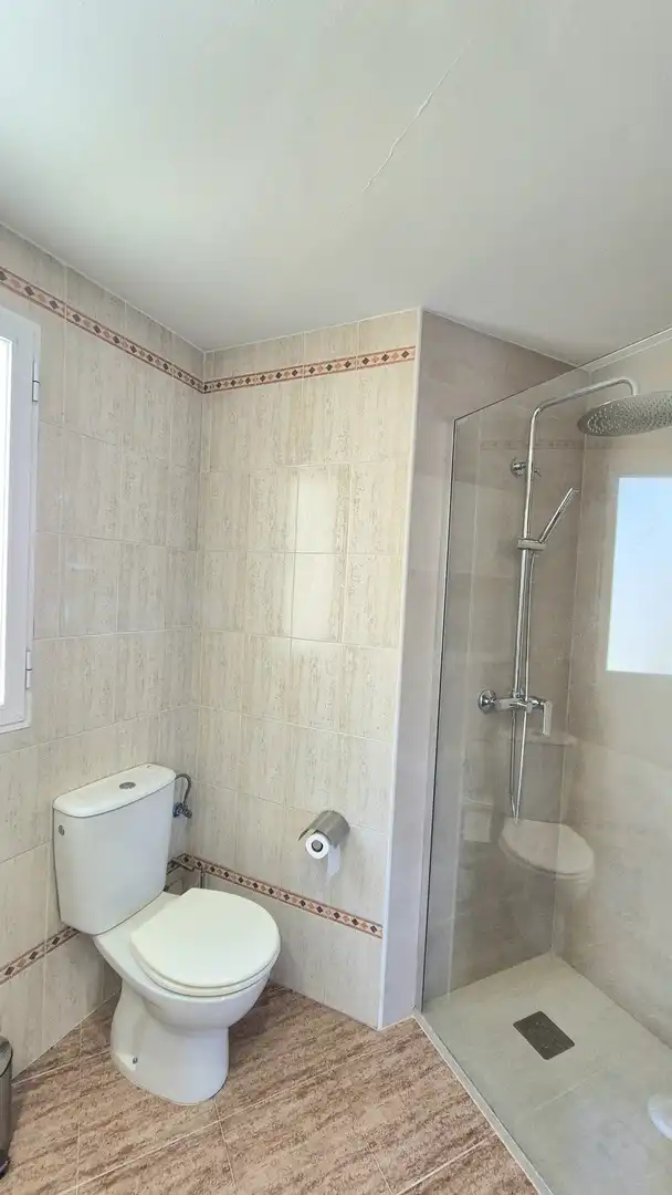 Baño de Ático de alquiler en Marbella con Aire acondicionado, Terraza y Trastero