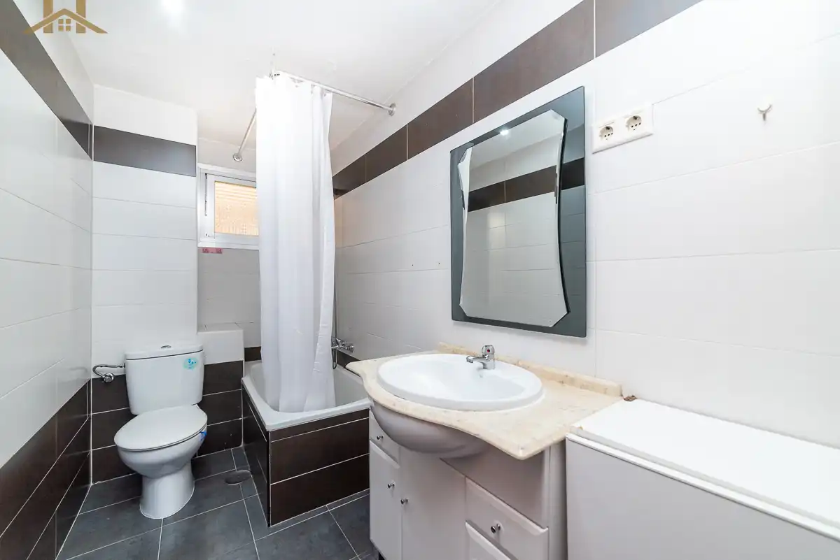 Bathroom of Flat for sale in Alcorcón