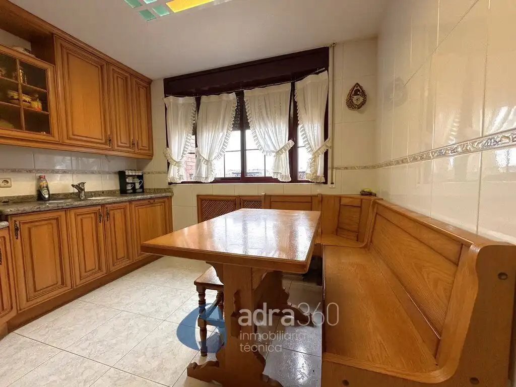Cocina de Casa o chalet en venta en  Logroño con Aire acondicionado, Calefacción y Jardín privado