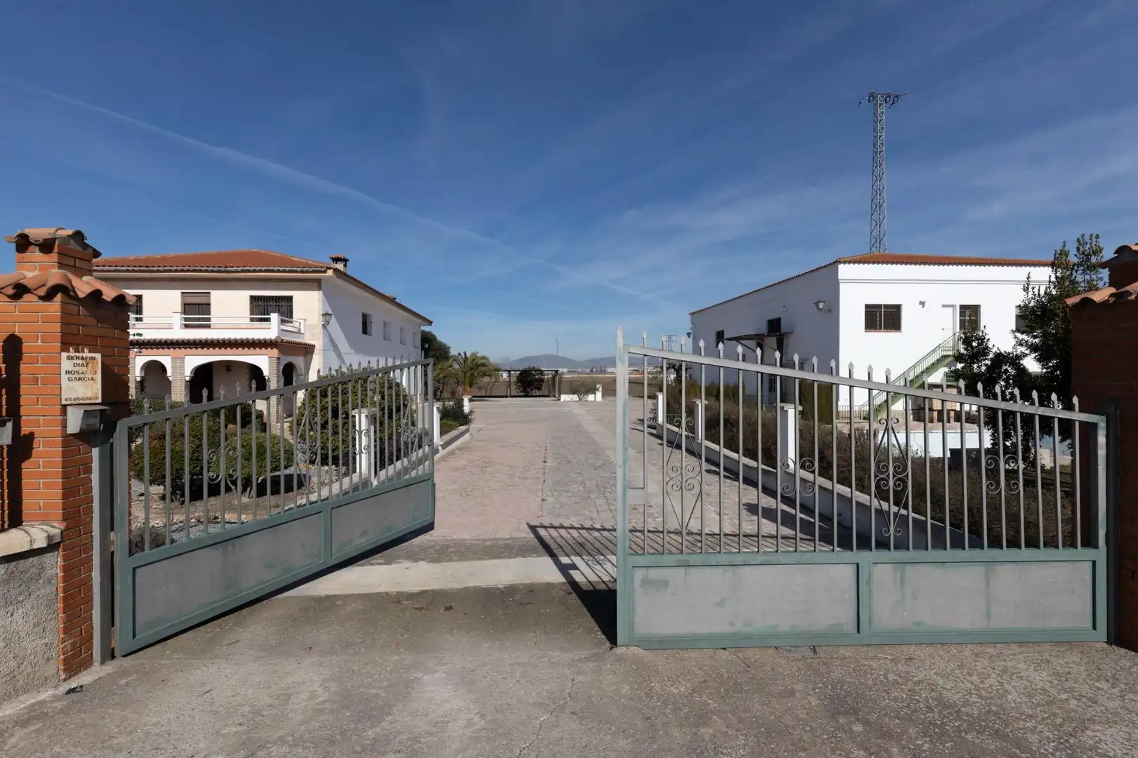 Vista exterior de Casa o chalet en venta en Granada con Calefacción, Jardín privado y Piscina