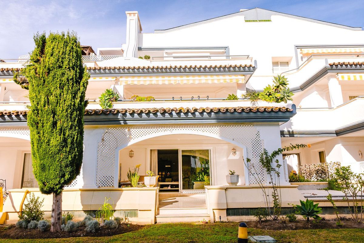 Exterior view of Planta baja to rent in Estepona