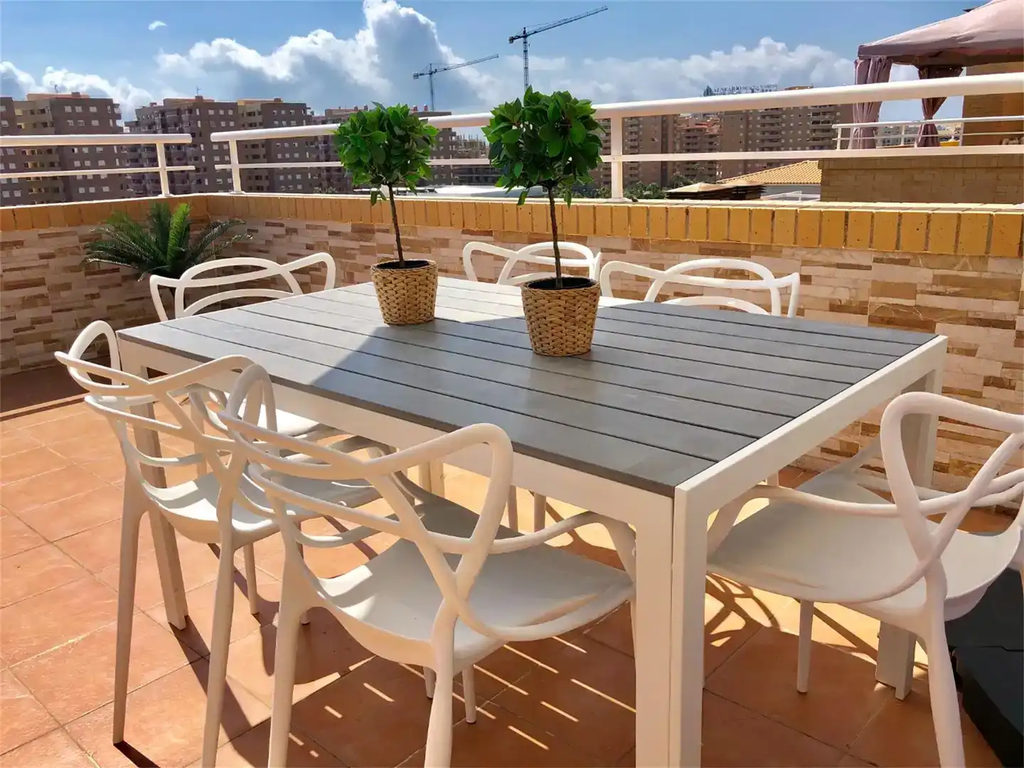 Terrasse von Dachboden zur Miete in Oropesa del Mar / Orpesa mit Klimaanlage und Schwimmbad