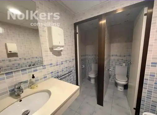 Baño de Oficina en venta en Barcelona con Aire acondicionado, Calefacción y Amueblado