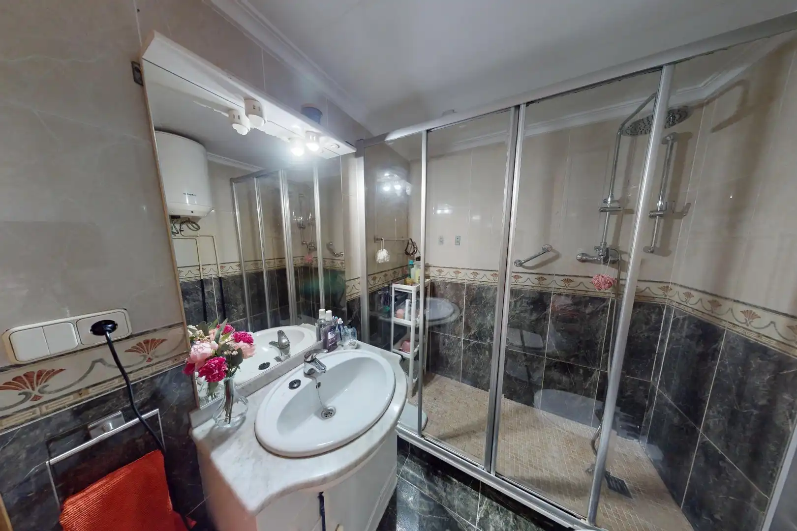 Badezimmer von Wohnung zum Verkauf in Valencia mit Klimaanlage