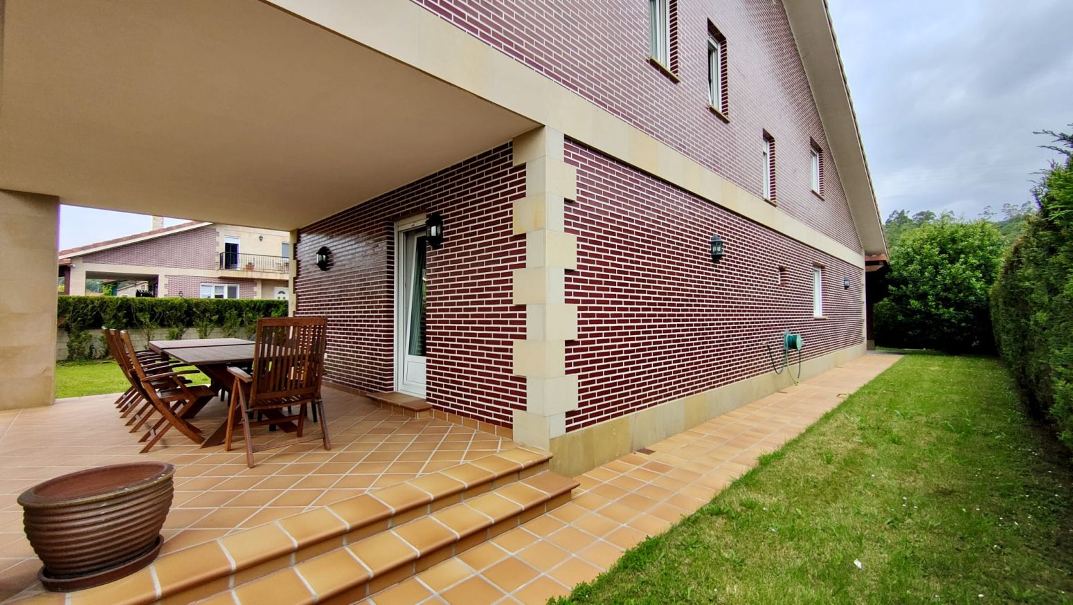 Vista exterior de Casa o xalet en venda en Bárcena de Cicero amb Calefacció, Parquet i Balcó