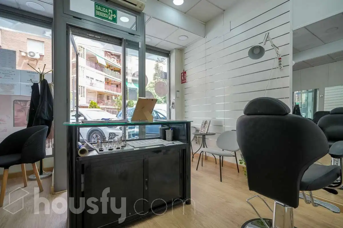 Local comercial en venda a Calle Lola membrives ., imagen 8
