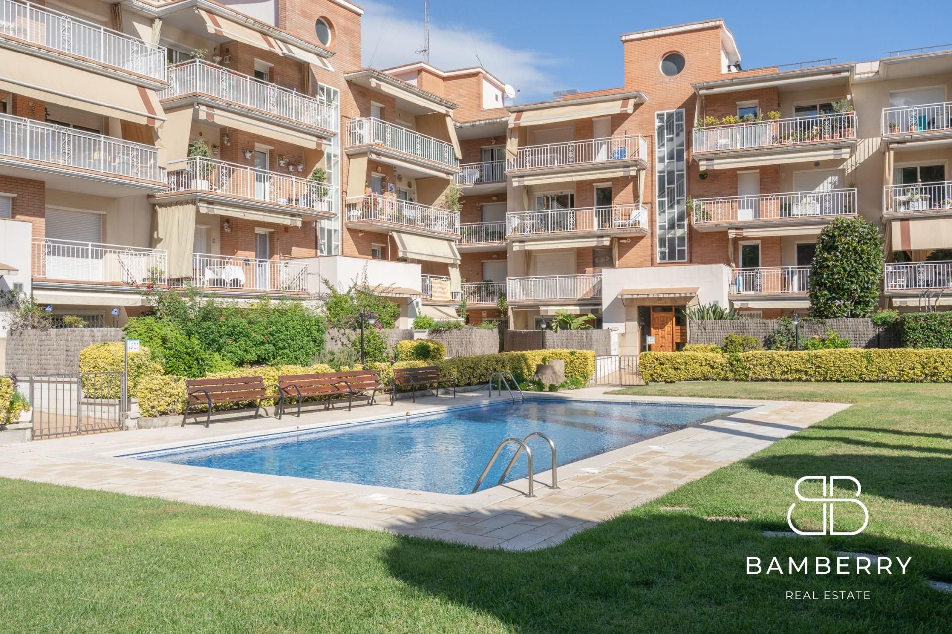 Piscina de Apartament en venda en Sant Pol de Mar amb Calefacció, Traster i Piscina comunitària